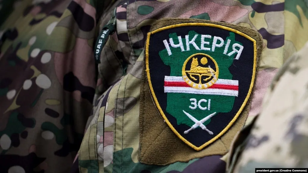 Росфинмониторинг включил «Чеченскую Республику Ичкерию» и её зарубежные структуры в список террористов и экстремистов после решения суда в Грозном о признании организации «террористической». Российские спецслужбы связывают участников объединения с боями на стороне Украины и диверсиями в приграничных областях, а его лидера Ахмеда Закаева ранее безуспешно пытались экстрадировать из Великобритании.
