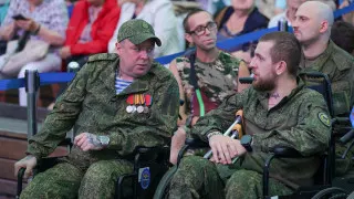 Министр здравоохранения РФ рассказал об открытии тысяч специализированных кабинетов и запуске цифровых сервисов для психолого‑психиатрической помощи участникам боевых действий, а также о планах по устранению дефицита специалистов и усилению профилактики рисков нарушений поведения в армии.