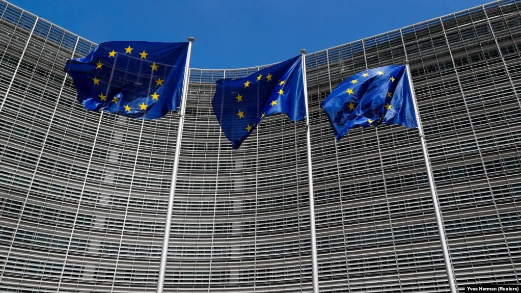 Совет ЕС включил в санкционный список медиаплатформу Euromore и «Правфонд», обвинив их в информационных манипуляциях и поддержке кремлёвских нарративов о войне против Украины.