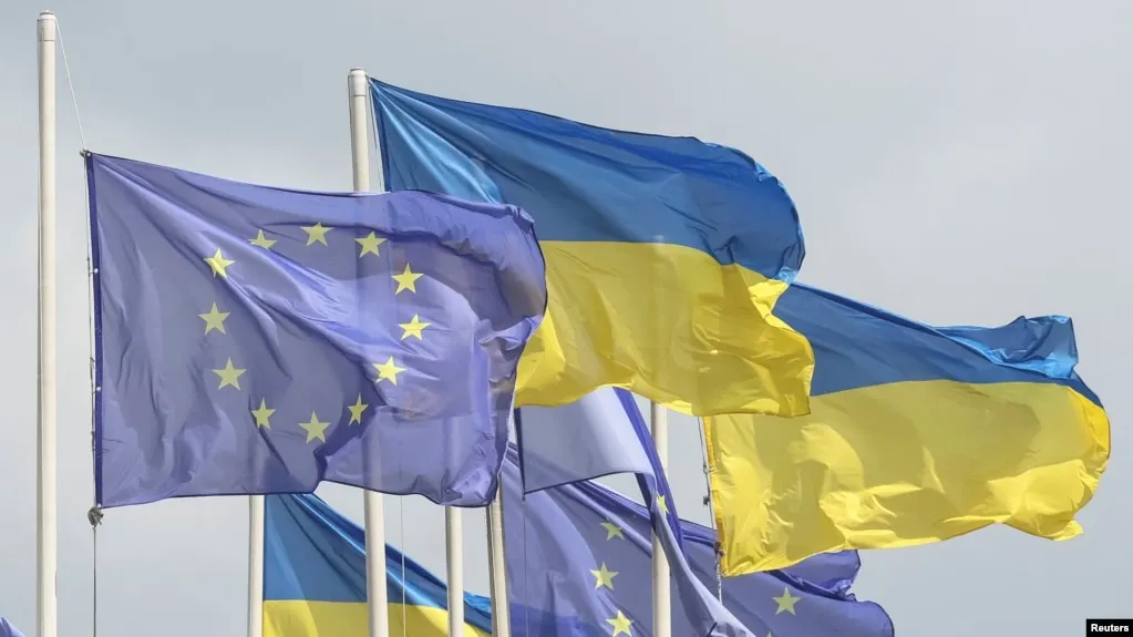 Евросоюз единогласно одобрил изменения в бюджет, открыв выделение Украине кредита на 90 млрд евро и согласовав 20-й пакет санкций против России. Первый транш Киев ожидает к концу мая – началу июня.