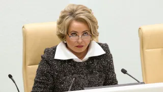 Спикер Совета Федерации Валентина Матвиенко на муниципальном форуме призвала россиян уезжать из мегаполисов, строить большие дома, заводить многодетные семьи и высаживать цветы во дворах, назвав обезлюдивание территорий стратегической угрозой на фоне рекордного падения рождаемости и естественной убыли населения.