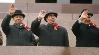 Правительство до конца 2026 года переходит к системе обязательных планов по выпуску бензина и дизтоплива и берет под контроль цены на АЗС на фоне массовых атак беспилотников на нефтеперерабатывающие заводы.