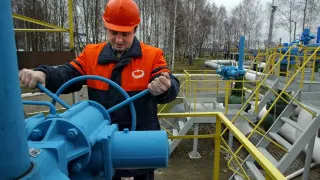 С 1 мая прокачка казахстанской нефти по нефтепроводу «Дружба» в Европу будет остановлена по решению российской стороны, что осложняет поставки сырья Германии и Венгрии на фоне глобального дефицита нефти.