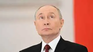 Владимир Путин сравнил нынешнюю ситуацию с временами Великой Отечественной войны, заявив, что тыл обязан полностью работать на нужды фронта, и подтвердил намерение продолжать боевые действия до достижения целей СВО, включая расширение «зоны безопасности» у границ с Украиной.