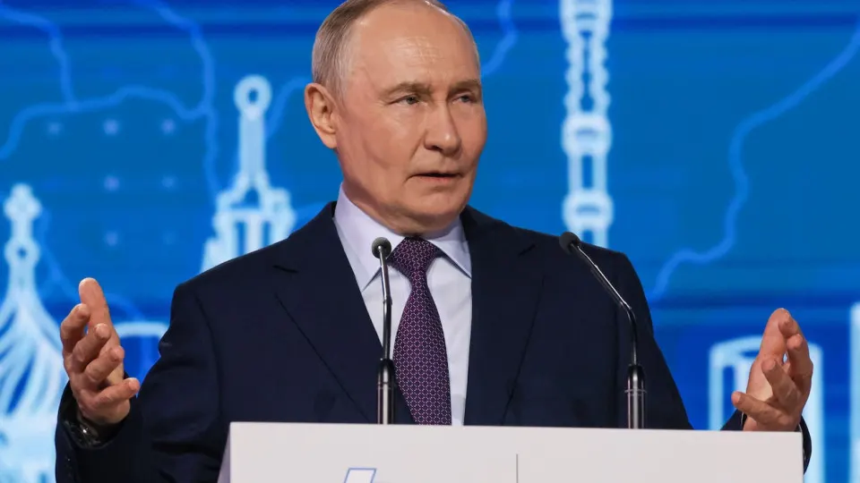 После резкого снижения уровня одобрения власти президент обратился к законодателям с призывом не делать законодательство исключительно запретным и репрессивным, отмечая, что излишние барьеры тормозят развитие.