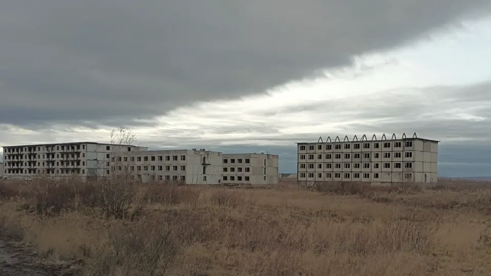 Несмотря на пропаганду многодетности, ограничения абортов и курс на «традиционные ценности», рождаемость в России в 2026 году вновь сократилась и достигла исторического минимума, а суммарный коэффициент рождаемости упал на пятое ниже уровня десятилетней давности.