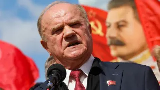 Лидер КПРФ Геннадий Зюганов на заседании Госдумы заявил, что Россия может столкнуться с ситуацией, подобной 1917 году, если срочно не принять меры в экономике, и отметил, что блогер Виктория Боня подняла те же проблемы, о которых коммунисты давно говорят власти.