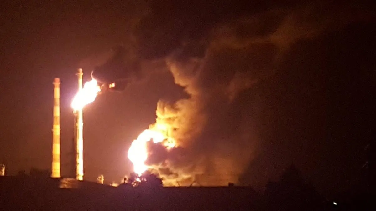 После атак беспилотников на одном из крупнейших НПЗ в центральной России была остановлена ключевая установка переработки: завод NORSI частично свернул работу, а ряд предприятий региона сократил или приостановил мощности.