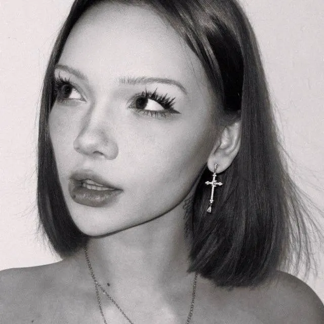 Женщина, отбывшая 15 суток в спецприёмнике, рассказала, что запись с её словами о подготовке покушений на руководство Роскомнадзора была сделана под давлением силовиков и представляла собой заученный текст.