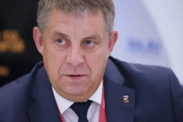 После отставки бывший губернатор Брянской области Александр Богомаз рассматривается на получение мандата депутата Госдумы. Одновременно обсуждаются кадровые решения в других приграничных регионах на фоне уголовных дел.
