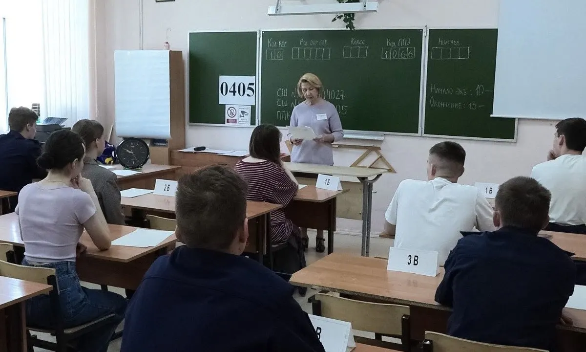 В новых методических рекомендациях сказано, что организаторы и сотрудники охраны не вправе прикасаться к школьникам и их вещам; при срабатывании металлоискателя участника попросят добровольно выложить предмет.
