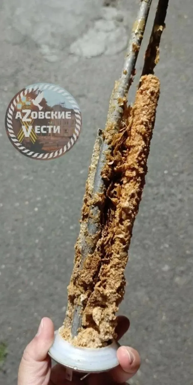 Министр заявил, что вода из-под крана требует кипячения даже при реализации федерального проекта «Чистая вода». При этом на проект потрачены сотни миллиардов рублей, часть средств признали потраченными впустую, а десятки объектов остаются незавершёнными.