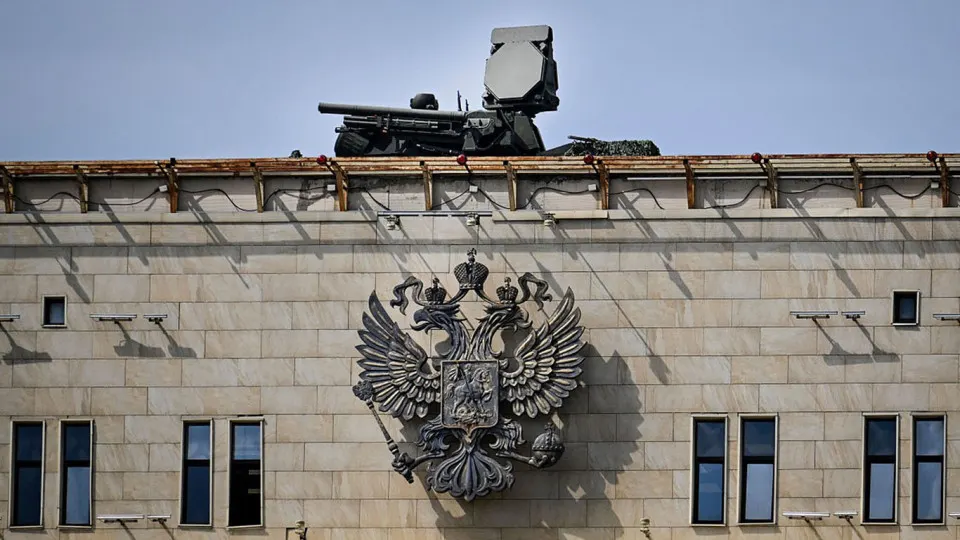 Переброска систем противовоздушной обороны к столице ради парада 9 мая ослабила защиту других районов, что, по оценкам командования беспилотников и аналитиков, делает уязвимыми энергообъекты и военные базы на периферии.