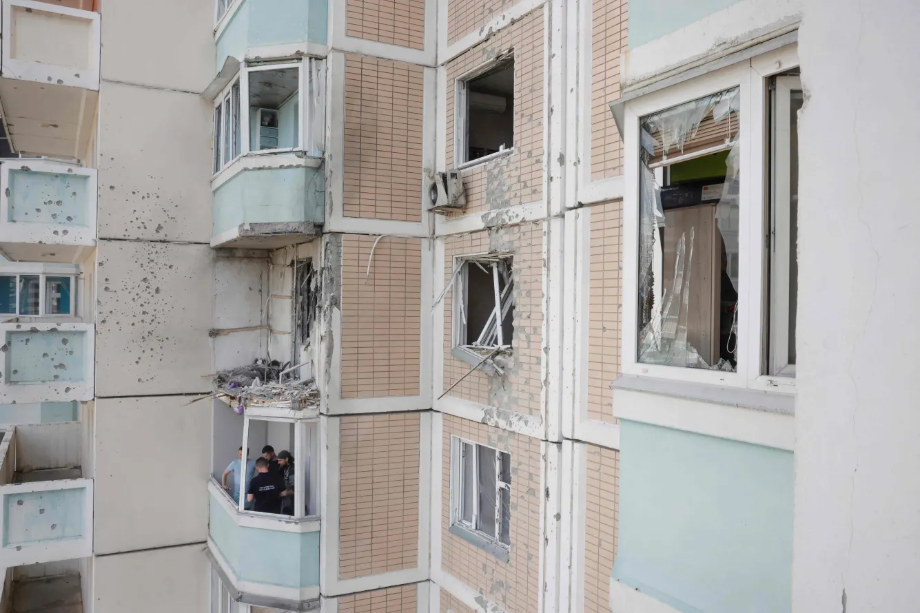 Жители разных городов рассказывают, как регулярные атаки беспилотников затронули их безопасность, чувства и планы — от страха и усталости до радикализации и планов на эмиграцию.