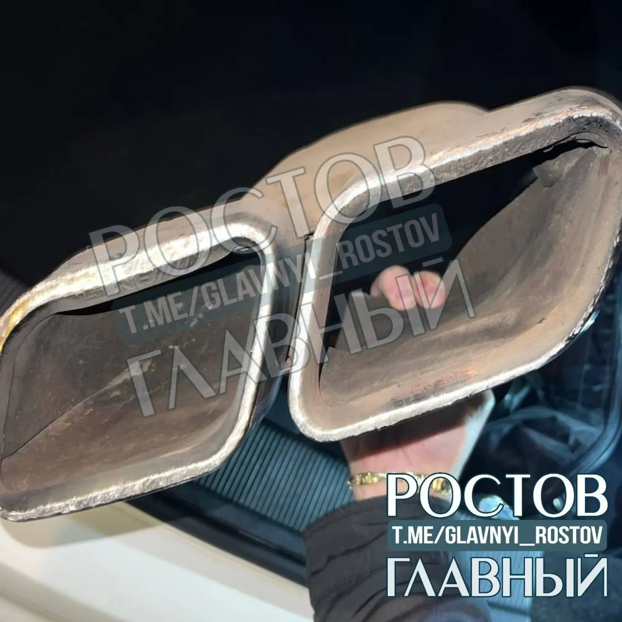 После того как автомобиль провалился в яму на улице Шолохова и получил серьёзные повреждения, местный житель обратился за помощью — коммунальные службы устранили провал в течение суток.
