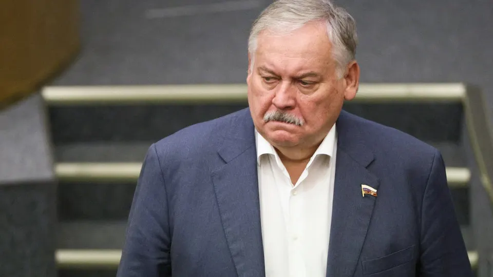 Первый зампред комитета Госдумы Константин Затулин заявил, что Латвия и Эстония не выполнили обещаний по отношению к русскоязычному населению. На фоне этих заявлений в Госдуме обсуждают законопроект о возможности применения войск за рубежом для защиты россиян, тогда как западные разведки и аналитики фиксируют признаки подготовки к эскалации.