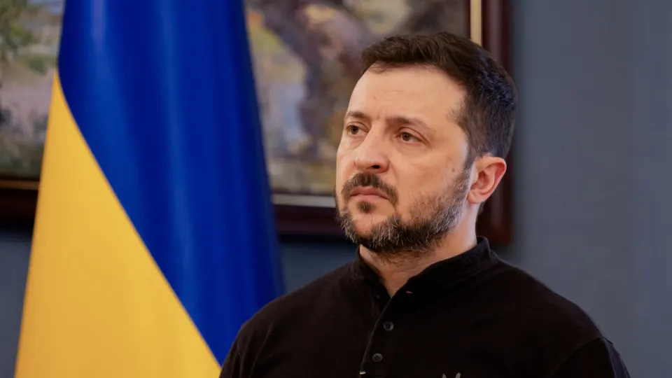 Президент заявил, что Украина готова приостановить боевые действия при условии отсутствия нарушений и призвал российские власти предпринять реальные шаги для окончания войны.