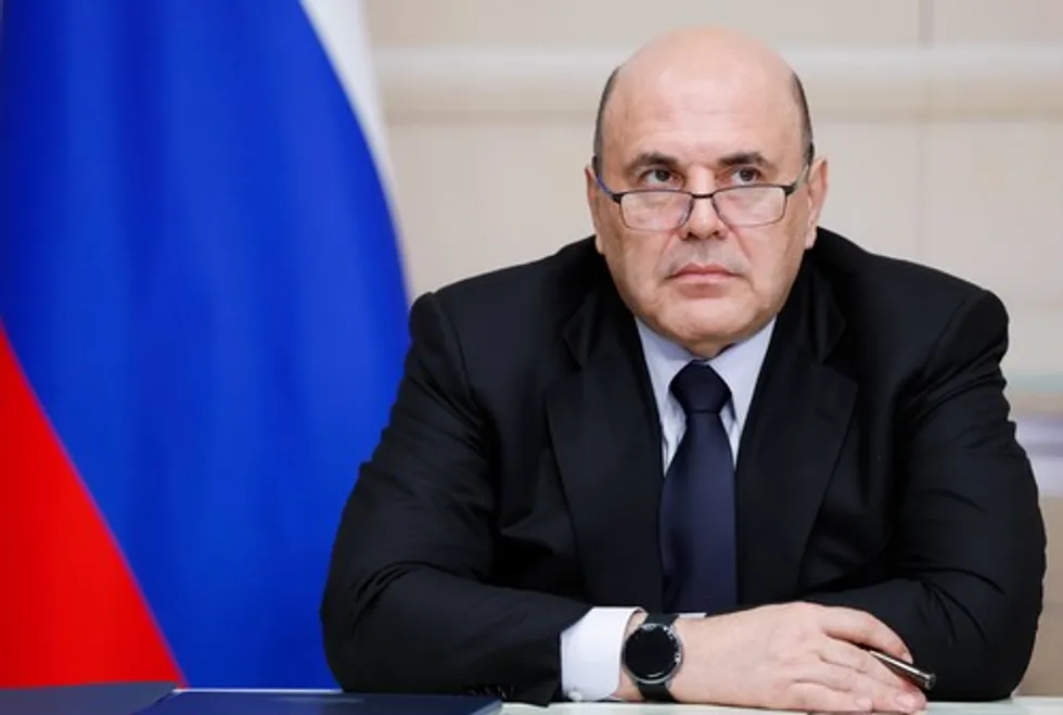 По данным утечек, Наталия Стенина в 2022 году разместила в Газпромбанке 12 млрд рублей; с официальной зарплатой в десятки тысяч рублей накопить такую сумму практически невозможно. Описаны также прошлые переводы, брачные и бизнес‑связи, связанные с активами в России и за рубежом.