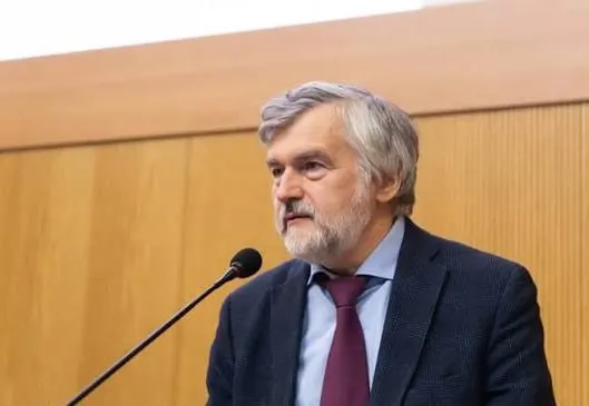 Главный экономист ВЭБа Андрей Клепач уволен после резонанса его майских высказываний об экономическом отставании страны.