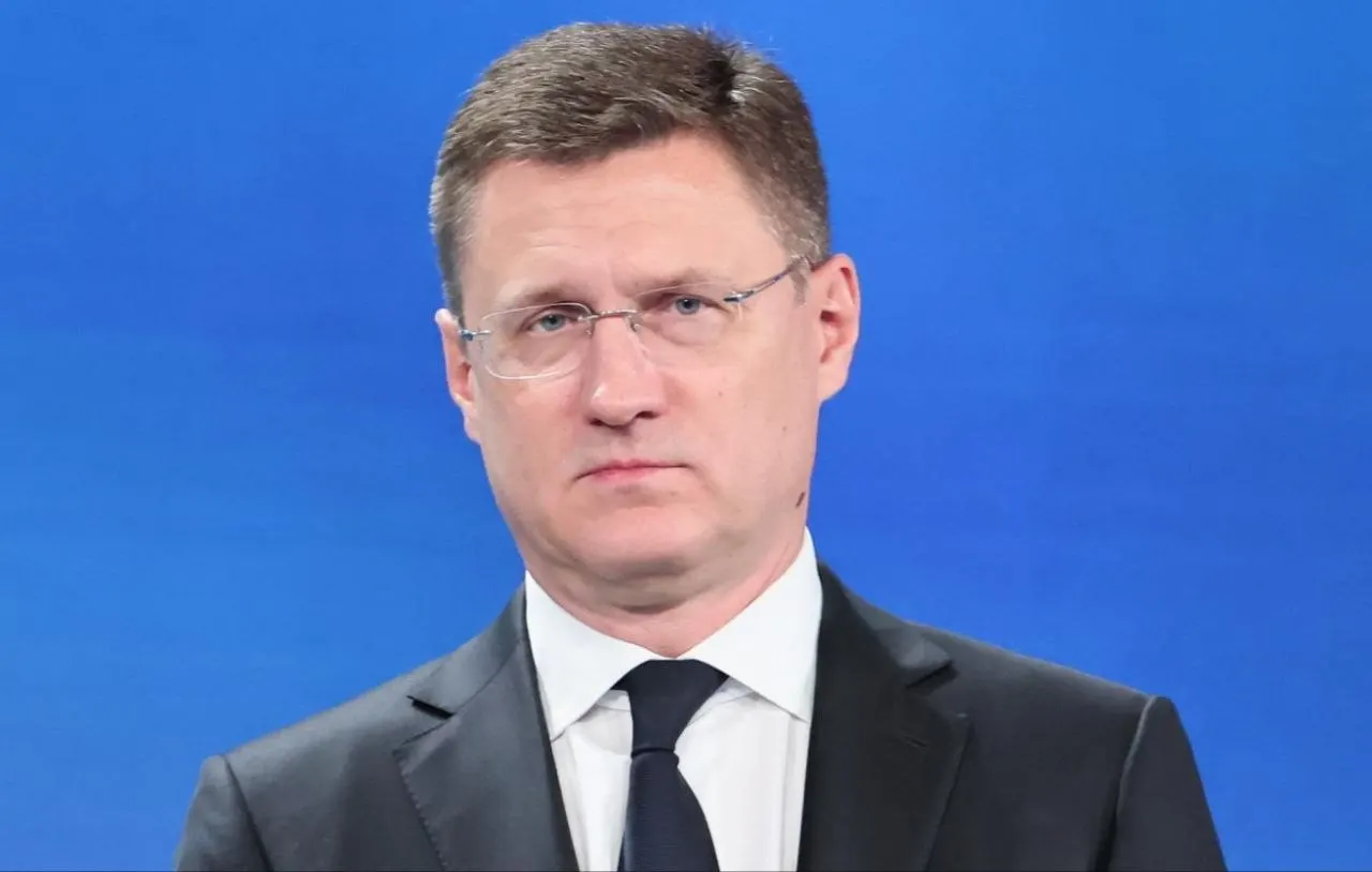 Вице-премьер Новак поручил Минэнерго и ФАС усилить контроль за ценами на независимые заправочные станции.