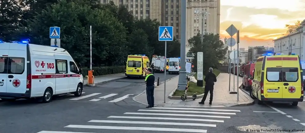 В центре Москвы произошёл взрыв у входа в ресторан Balzi Rossi. По данным следствия, в результате атаки погибли несколько человек, есть много пострадавших. Разбирательства продолжаются; одна из версий — попытка покушения на главнокомандующего Воздушно‑космическими силами.