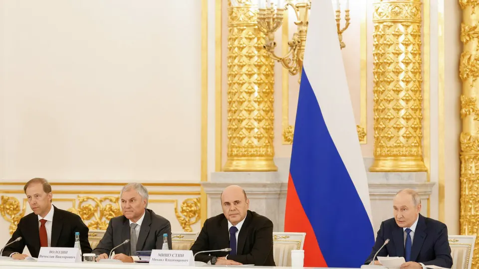 Президент поручил государственным органам развивать меры по занятости участников боевых действий. По его словам, вернувшиеся с фронта военнослужащие будут ожидать поддержки и реального плана трудоустройства.