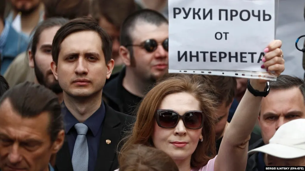 Роскомнадзор усилил контроль над обходом блокировок: заблокированы VPN-сервисы и IP-адреса ряда популярных хостингов, что может повлечь за собой новые ограничения доступа.