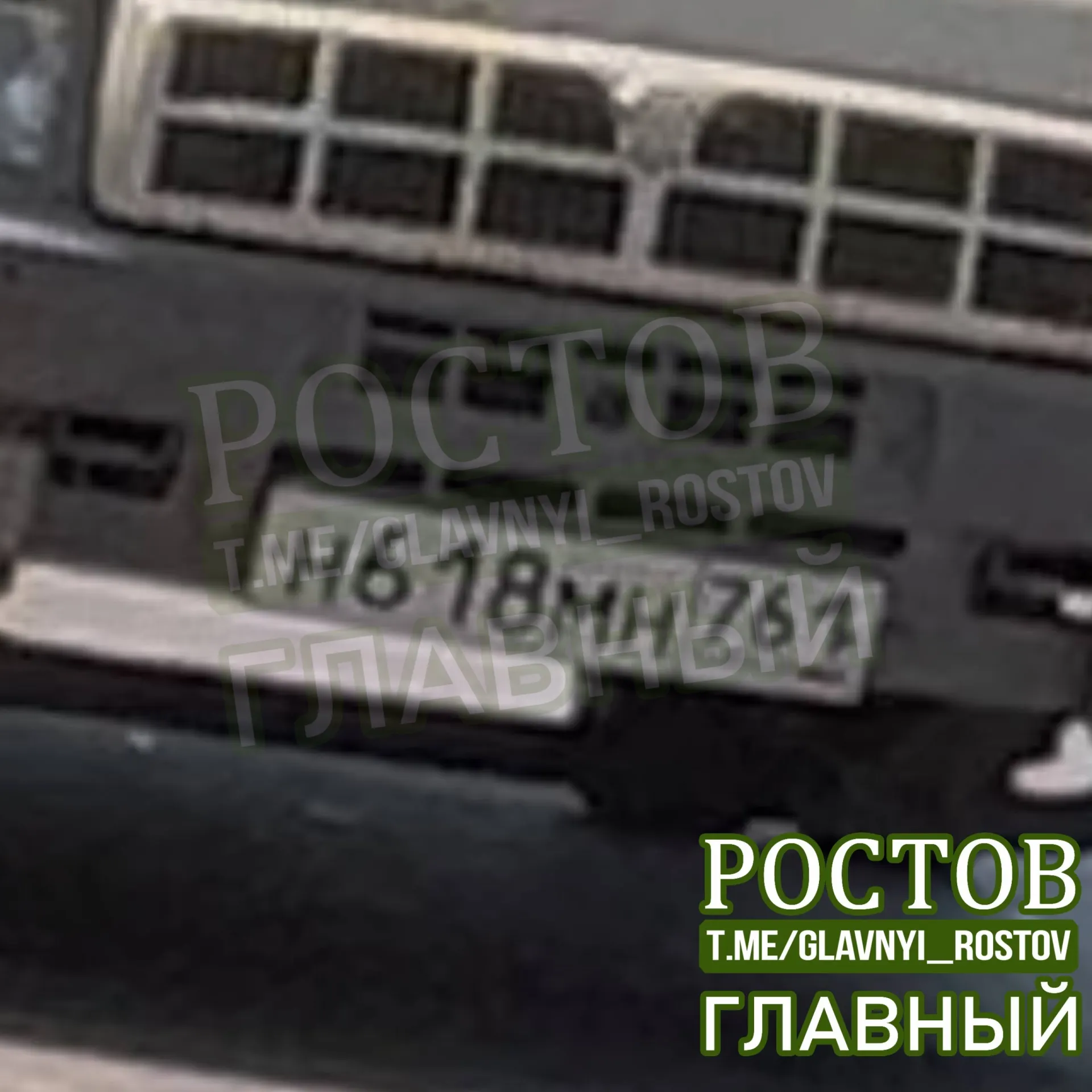 Горожане сообщают, что строительный мусор вываливают прямо в бытовые контейнеры, создавая свалку у многоэтажек; ситуация требует реакции коммунальных служб.