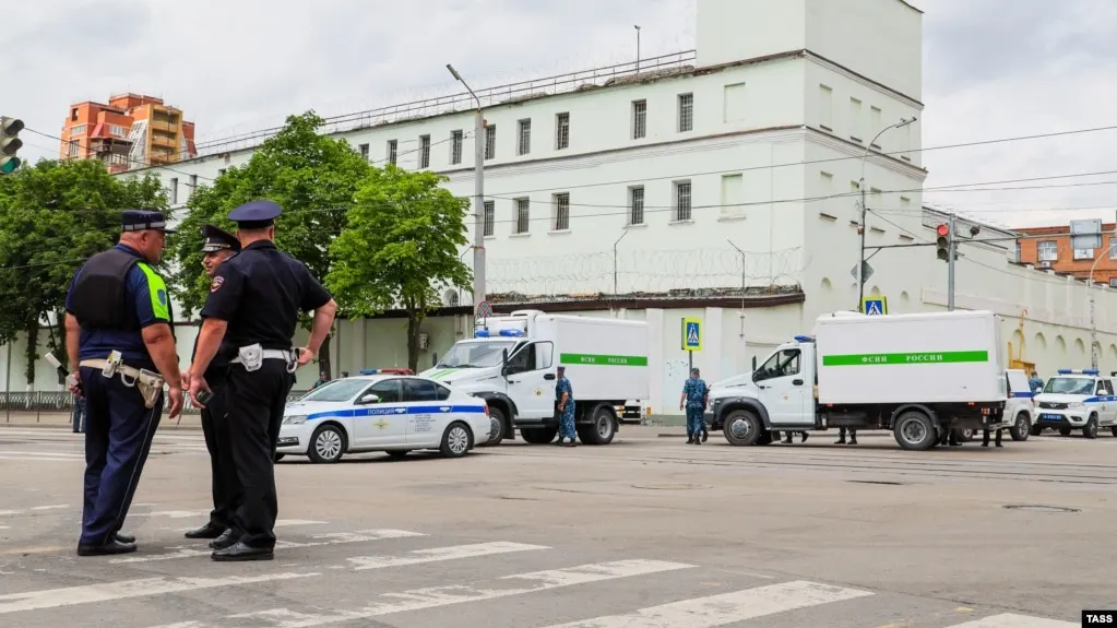 Южный окружной суд вынес приговоры пятерым заключённым в деле о захвате заложников в ростовском СИЗО; преступники получили сроки от 21 до 29 лет.
