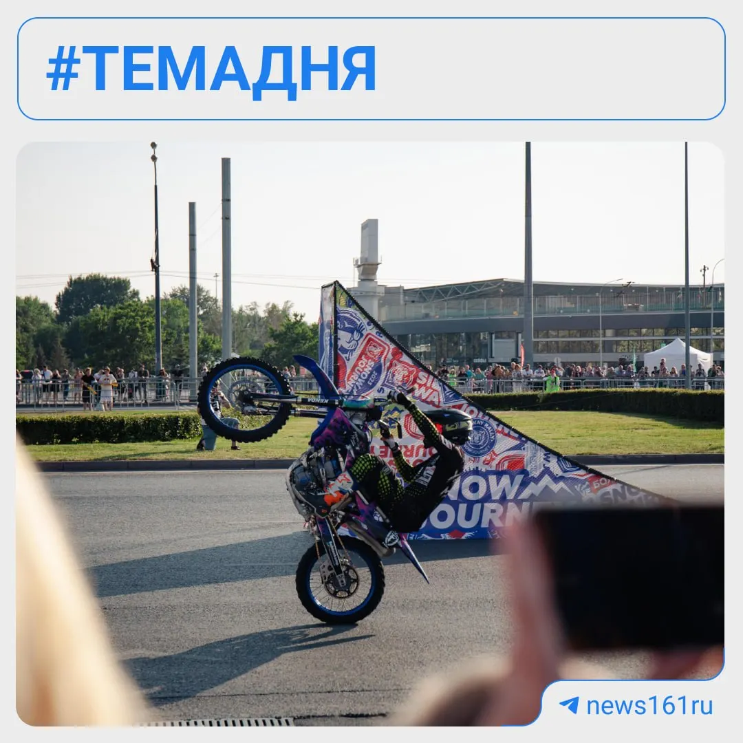 По версии следствия, 42-летний мужчина из Донецка купил сыну питбайк и обучал его езде, несмотря на возраст. 20 августа мальчик попал в ДТП и получил травмы; тяжесть устанавливается.