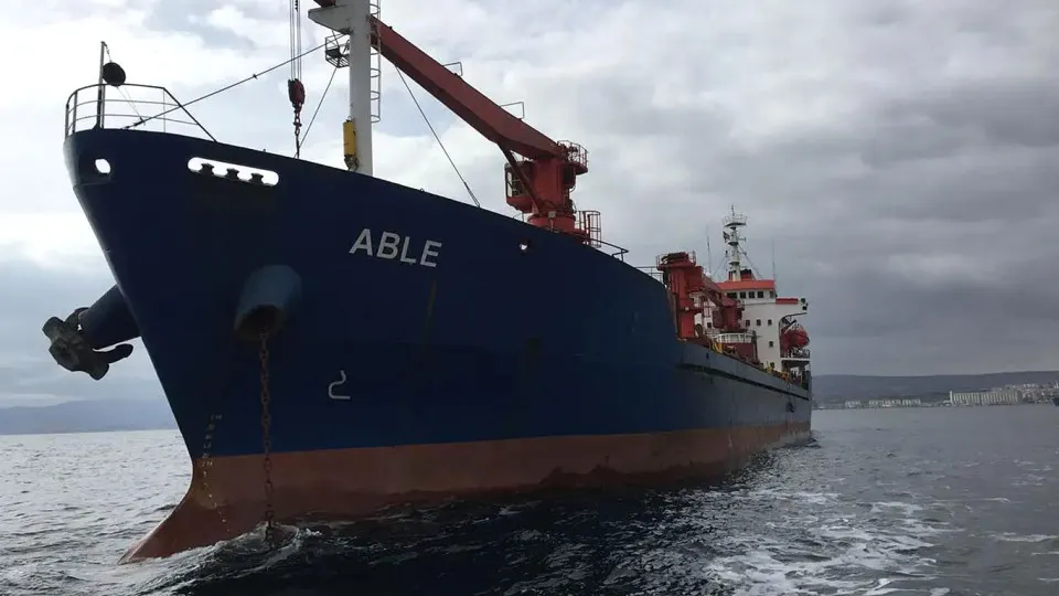Дроны атаковали два торговых судна в болгарских водах Черного моря: одно затонуло, экипаж затонувшего судна объявлен пропавшим без вести; на втором судне двое раненых моряков были спасены.