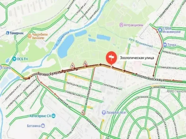 На улице Зоологической произошёл прорыв трубопровода. Специалисты устраняют аварию, движение перекрыто. У жителей соседних районов зафиксированы перебои с водоснабжением.