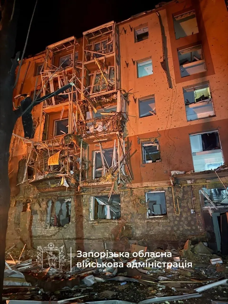 За ночь Россия столкнулась с массированной активностью беспилотников: пострадали объекты в нескольких регионах, НПЗ приостановил работу одной линии, вынесен приговор за призывы к терроризму. Также сообщалось о заморозке новых санкций США.