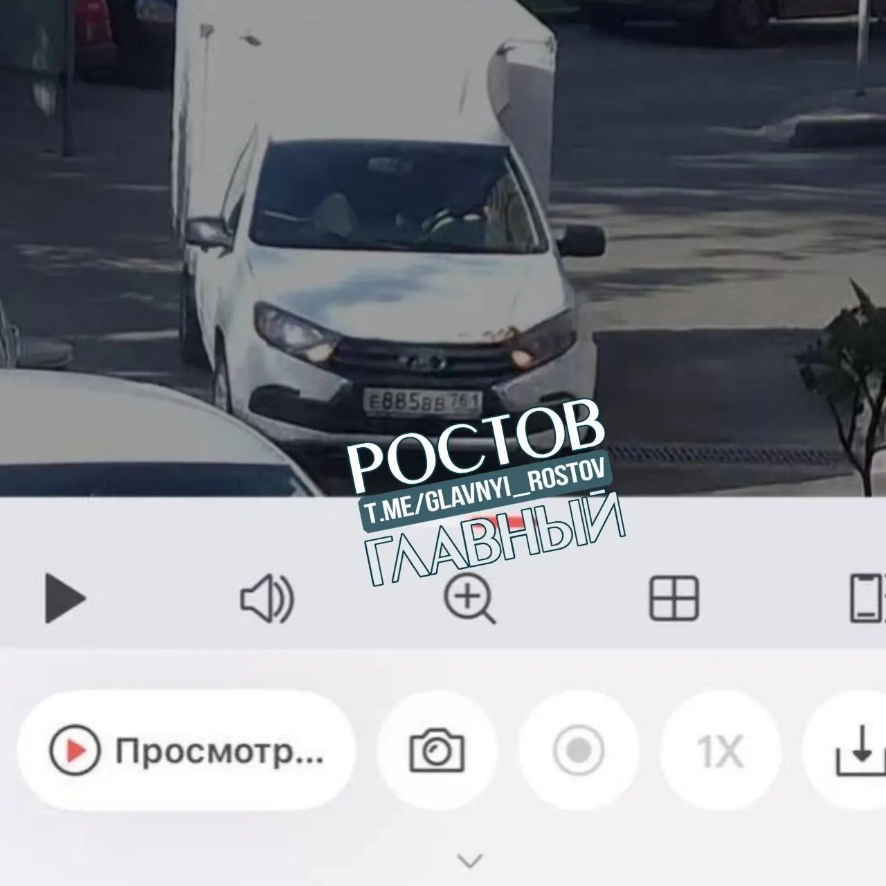 22 мая во дворе дома на 26-й Линии, д.35/1 неизвестный водитель столкнул шлагбаум и уехал с места. Жители просят помочь опознать нарушителя.