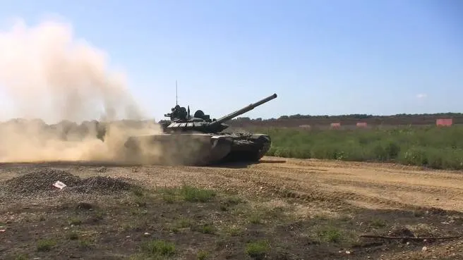 В Ростовской области продолжается набор на контрактную службу: новобранцев проверяют медкомиссия и психологи, а в подготовке используются танковые стрельбы и разведывательные дроны.