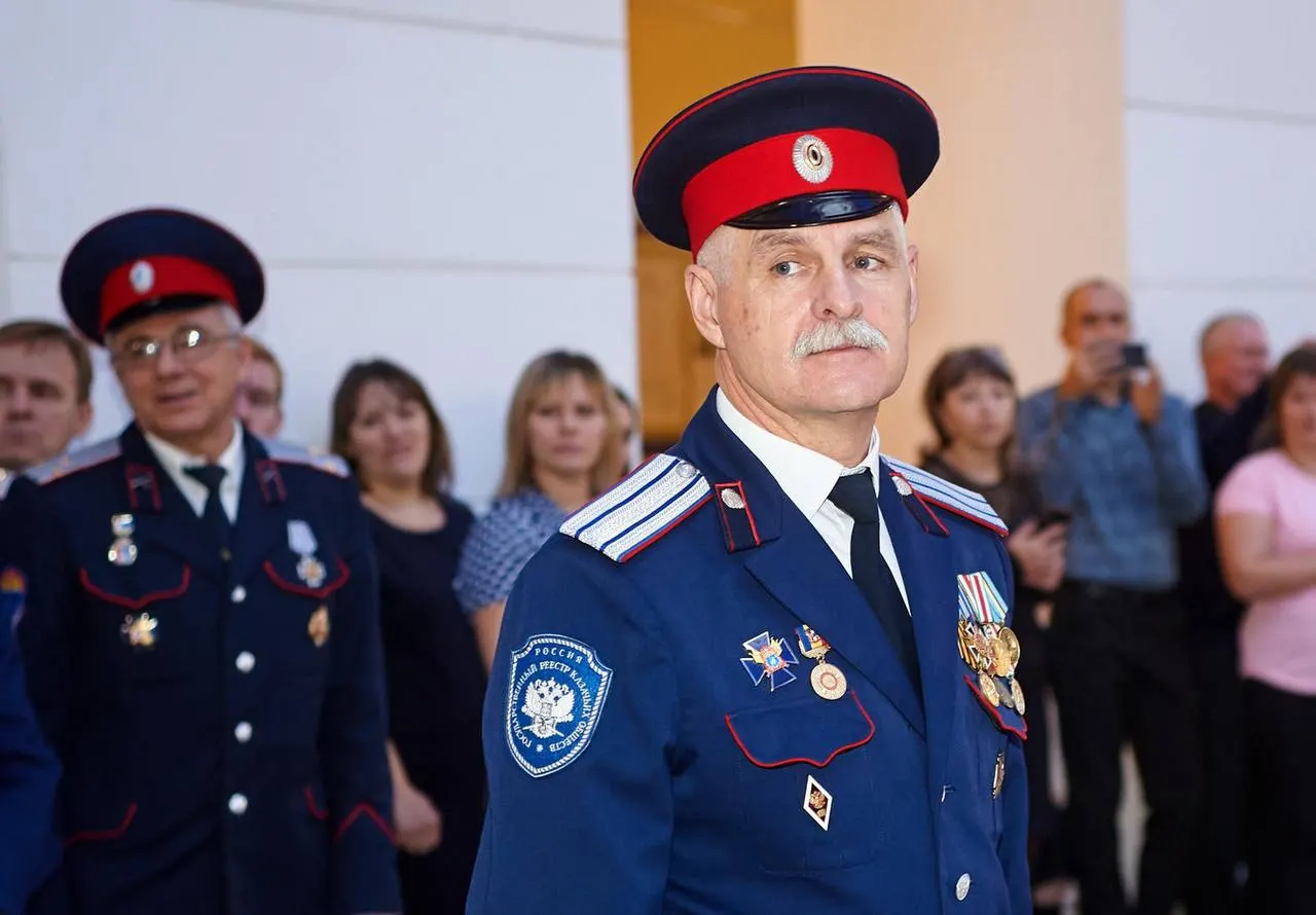 Донское управление СК в третий раз отменило постановление о прекращении дела в отношении директора шахтинского казачьего корпуса Виталия Бобыльченко, которого подозревают в избиении кадета. Защита и семья намерены обжаловать действия следствия и добиваться доступа к материалам дела.