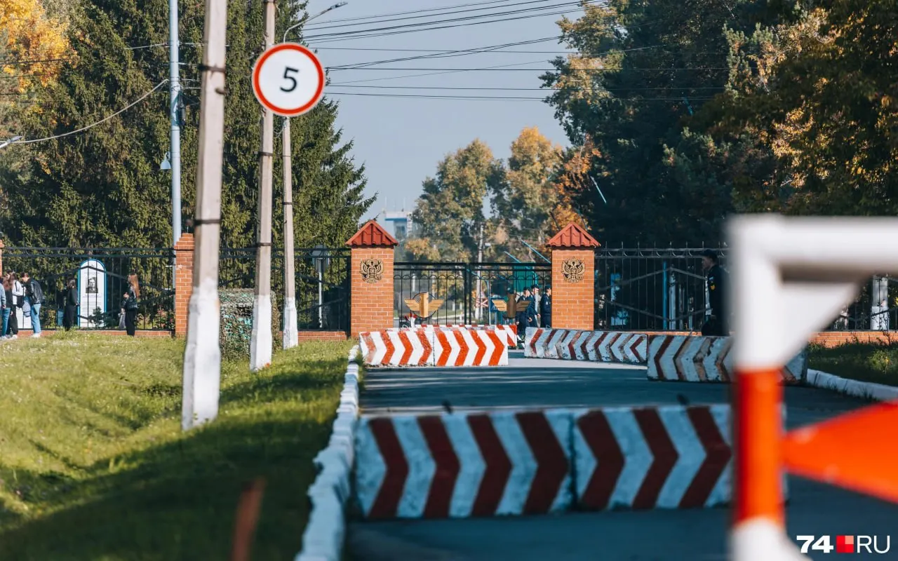 Правительством оформлено возвращение Челябинского высшего военного авиационного училища штурманов в статус самостоятельного учебного заведения; реорганизацию поручено завершить к 1 сентября 2026 года.