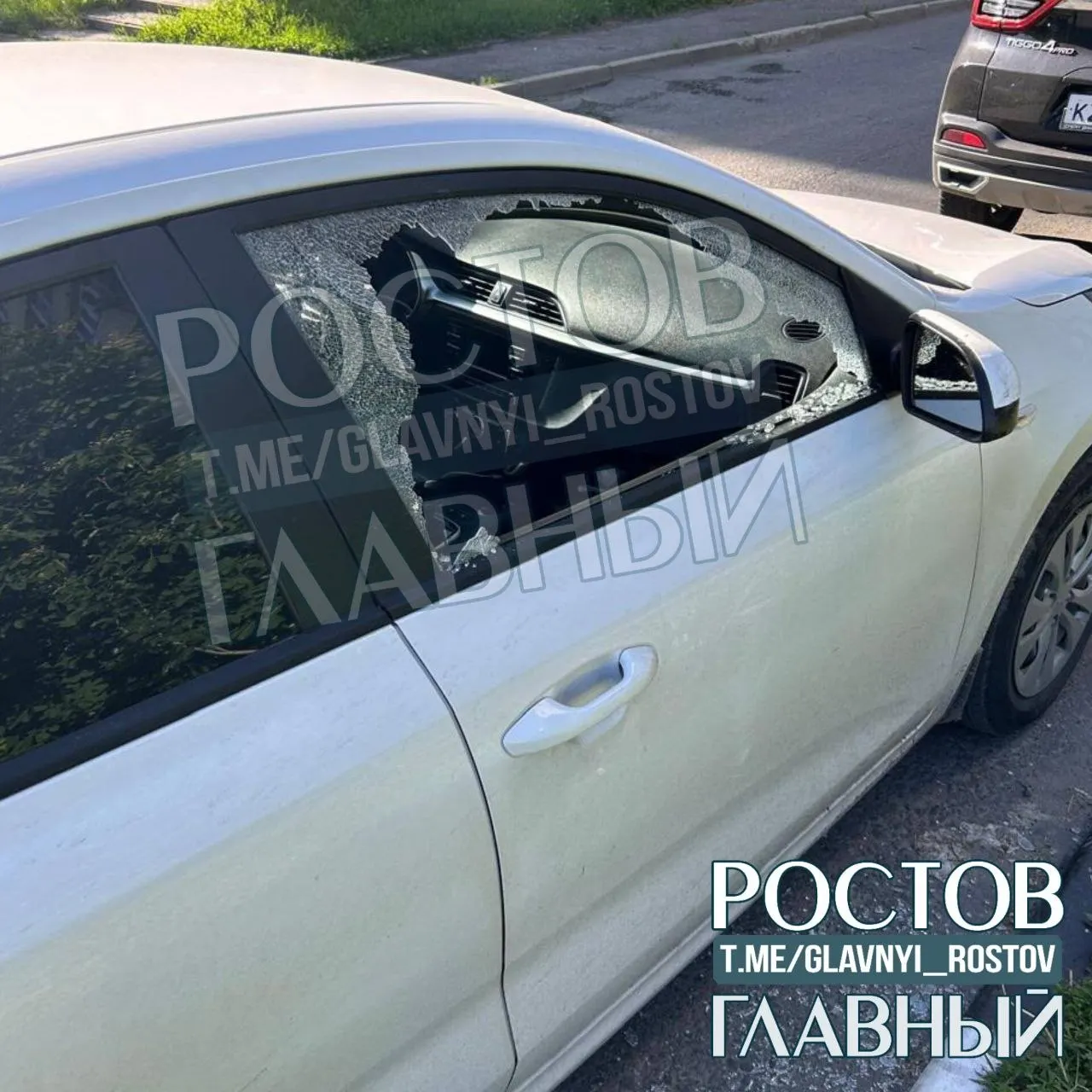 Ночью в районе 40-летия Победы в Александровке неизвестные разбили стёкла, открыли бензобаки и бардачки нескольких машин; в Западном пострадали около 18 автомобилей. Водителей просят не оставлять ценности в салоне и по возможности парковаться под камерами.