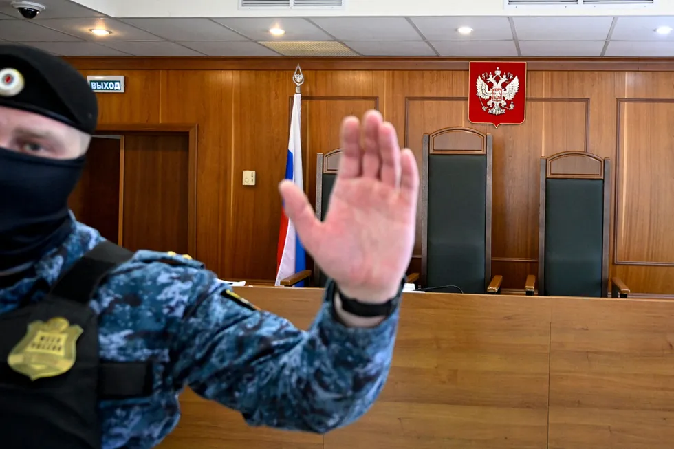 Судебный департамент перестал публиковать данные о судимости с 2005 года. Это лишает исследователей и общества редкого источника информации о приговорах, росте репрессий и косвенных признаках отправки обвиняемых на войну.