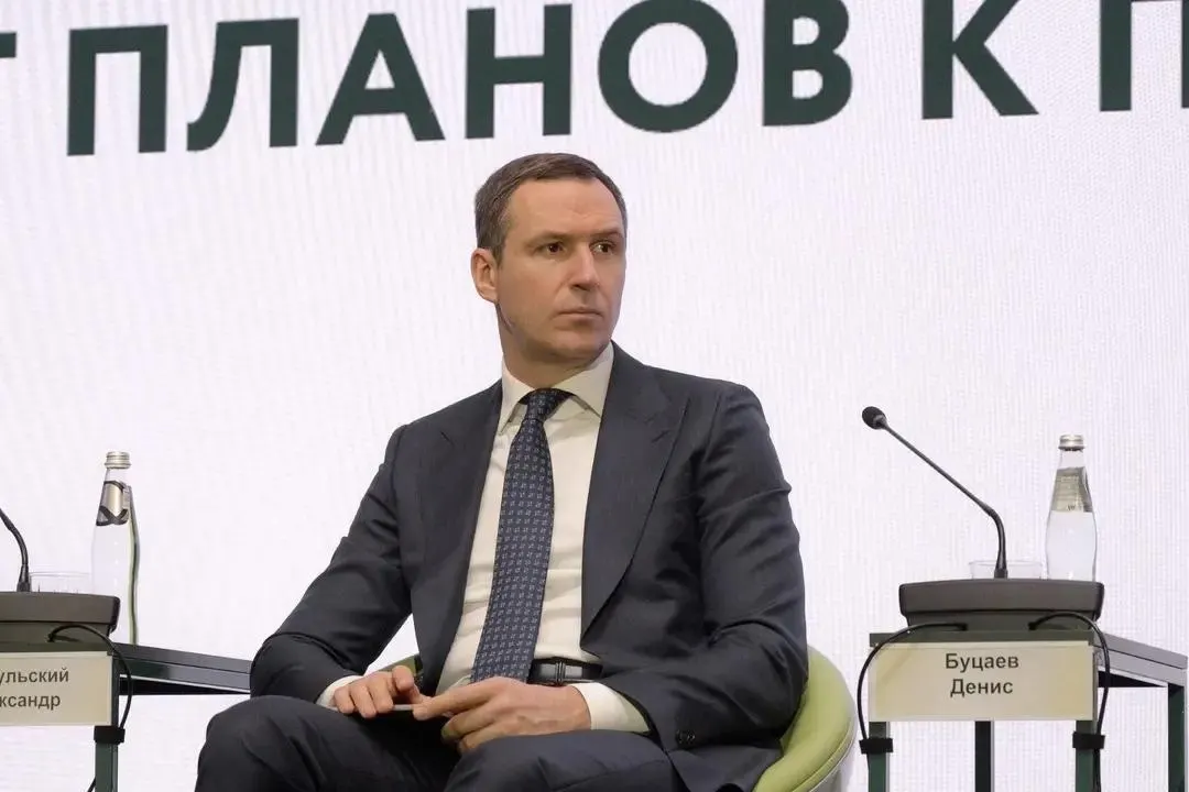 Следственные органы связывают Буцаева с хищением средств «Российского экологического оператора». По данным расследования, он может находиться в США. Мусорная реформа, которой он курировал, официально признана проваленной.