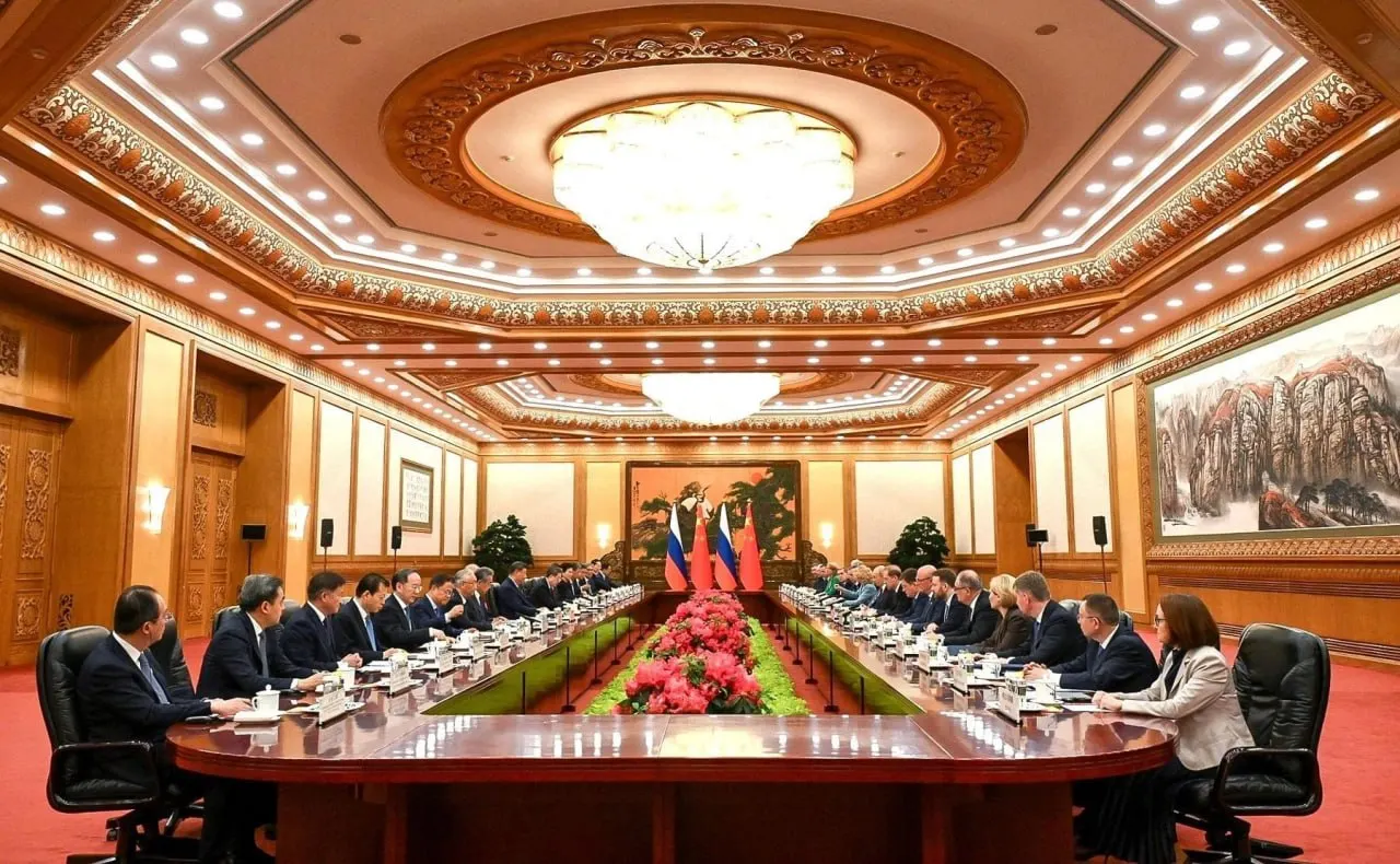 Стороны подписали соглашение о строительстве второго железнодорожного пути, который к 2030 году увеличит пропускную способность маршрута и поддержит рост грузопотока между странами.