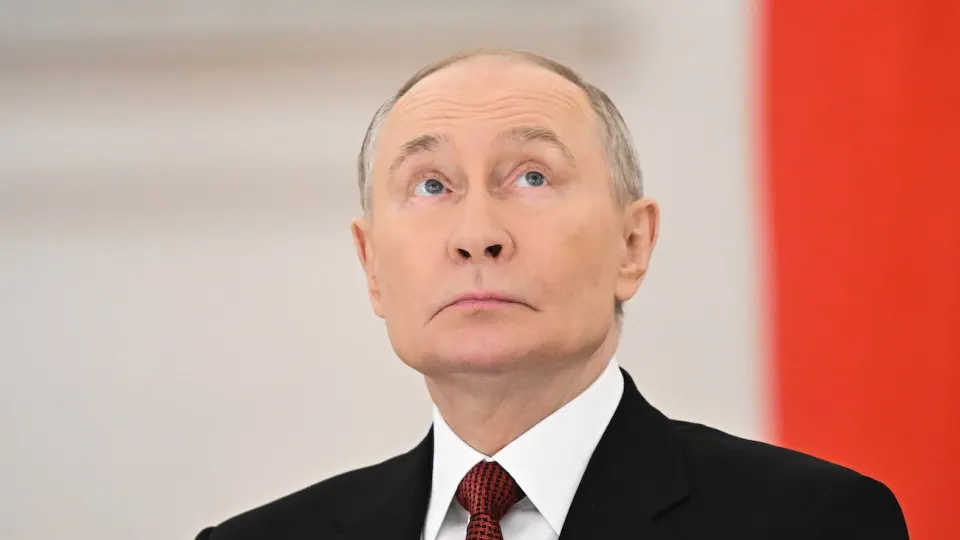 Новый закон дополнит программы профилактики МВД обязанностью предупреждать и пресекать уклонение от службы и противодействовать искажению исторической правды; документ распространяет понятие воинского долга на периоды мобилизации и военного времени.