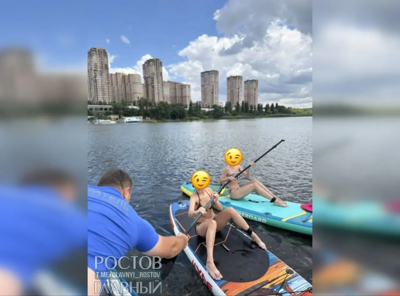 Девушек на сапбордах оперативно сняли с воды и доставили на берег; пострадавших нет.