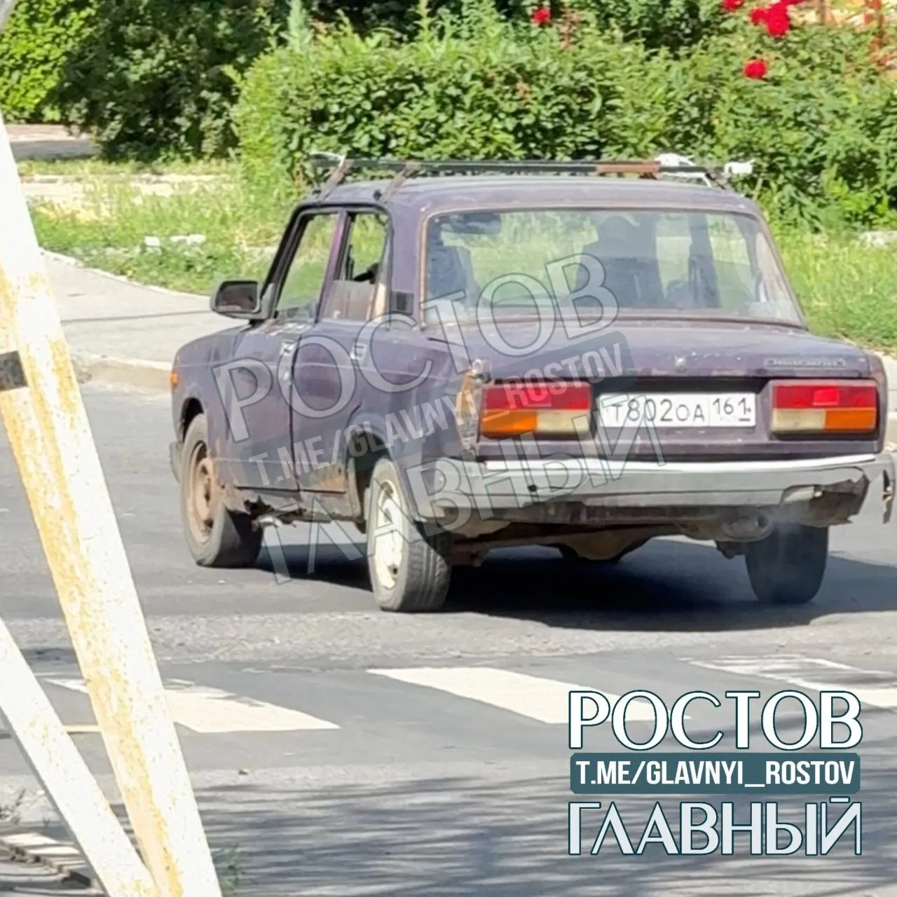 Очевидец сообщил о свалке в роще по адресу Можайская, 129; в жалобе указан госномер автомобиля, вероятно причастного к нарушению.