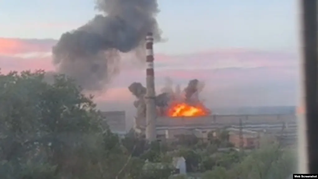 После ночного удара по Волгограду несколько человек арестованы за съёмку атаки и её последствий; в регионе есть погибшие и пострадавшие, на юге страны продолжаются новые налёты.