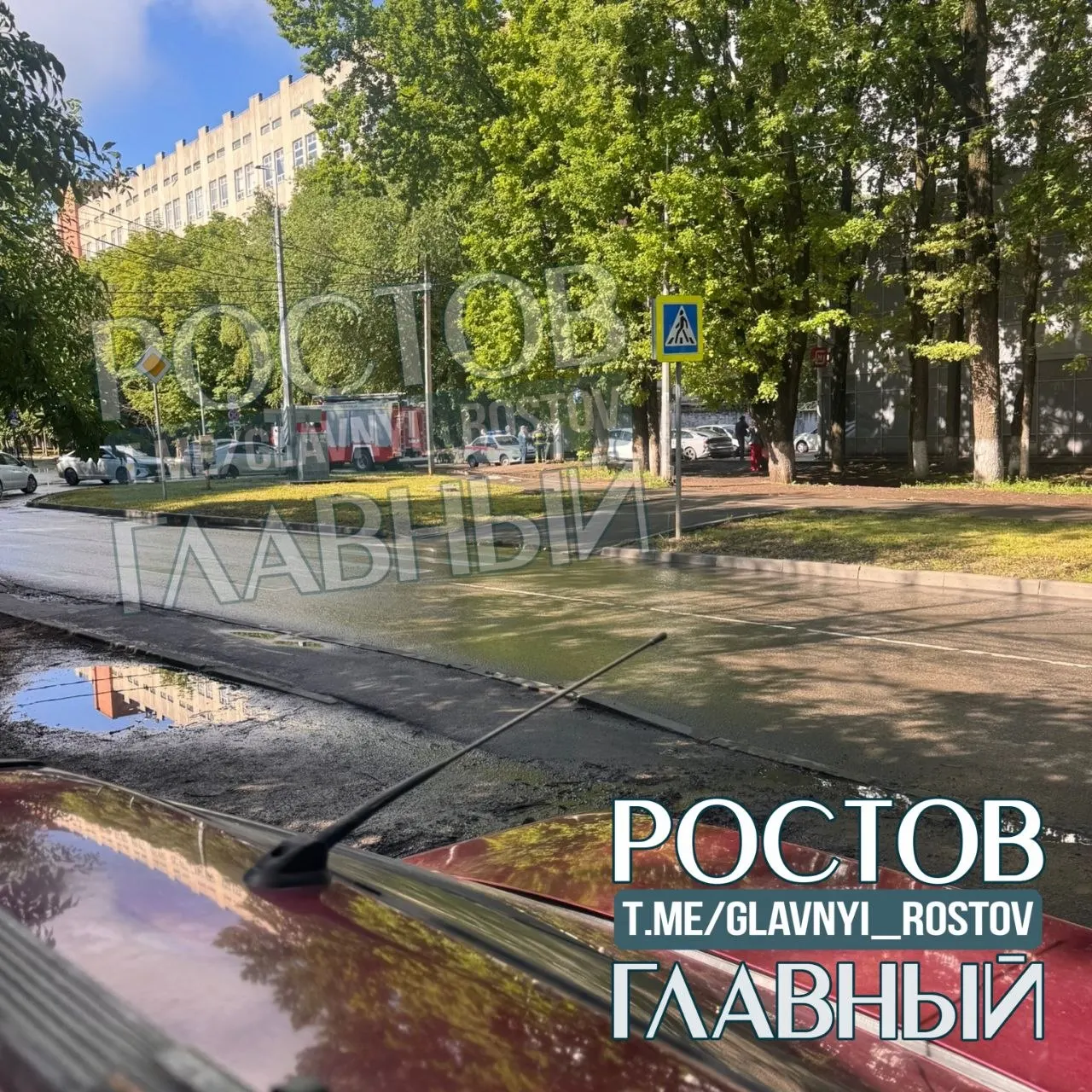 В Ростове-на-Дону перекрыли перекрёсток улиц Мильчакова и Стабильная — на заборе обнаружили подозрительную сумку, район временно ограничен.