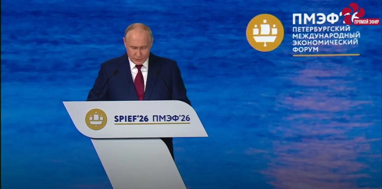 Президент отметил снижение доверия к Западу на фоне роста госдолга, рост ВВП и зарплат в России, низкий уровень безработицы и планы по переносу офисов ряда крупных компаний в регионы.