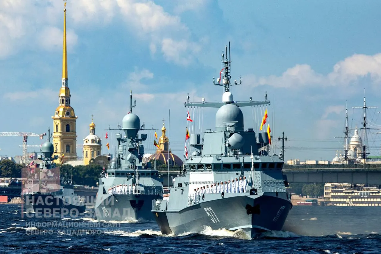Минобороны не планирует проводить главный военно‑морской парад в Петербурге: торжество в честь Дня ВМФ в этом году пройдёт без привычного крупного морского шествия.