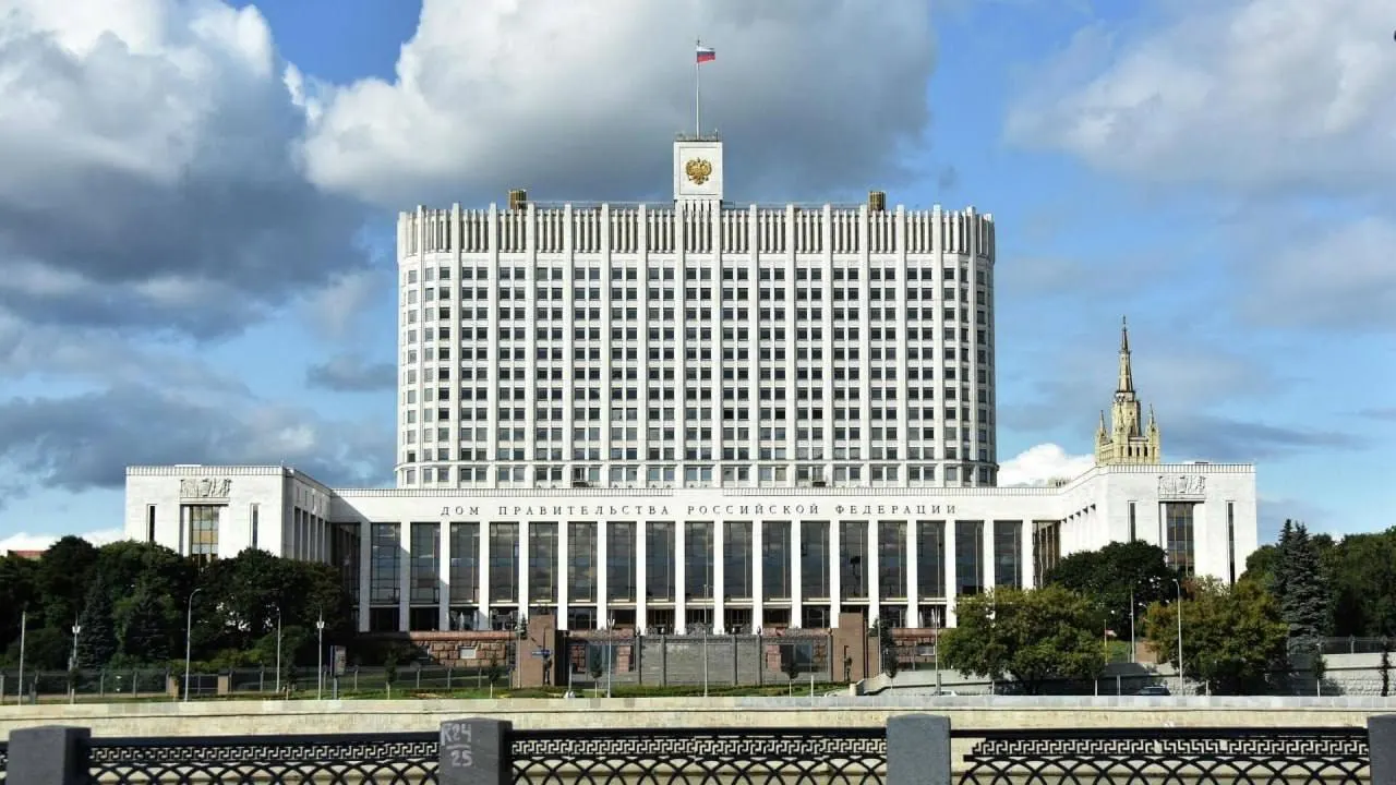 Депутаты предложили компенсировать утильсбор семьям с тремя и более детьми, однако в правительстве отмечают риск дополнительных бюджетных расходов и отсутствие чётких источников финансирования.
