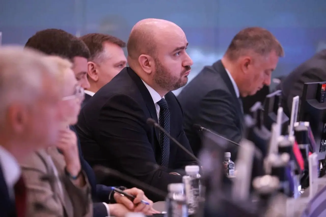Вячеслав Федорищев принял участие в совещании в Москве по поставкам бензина и дизеля; регионам поручено мониторить цены, наличие топлива и логистику поставок.